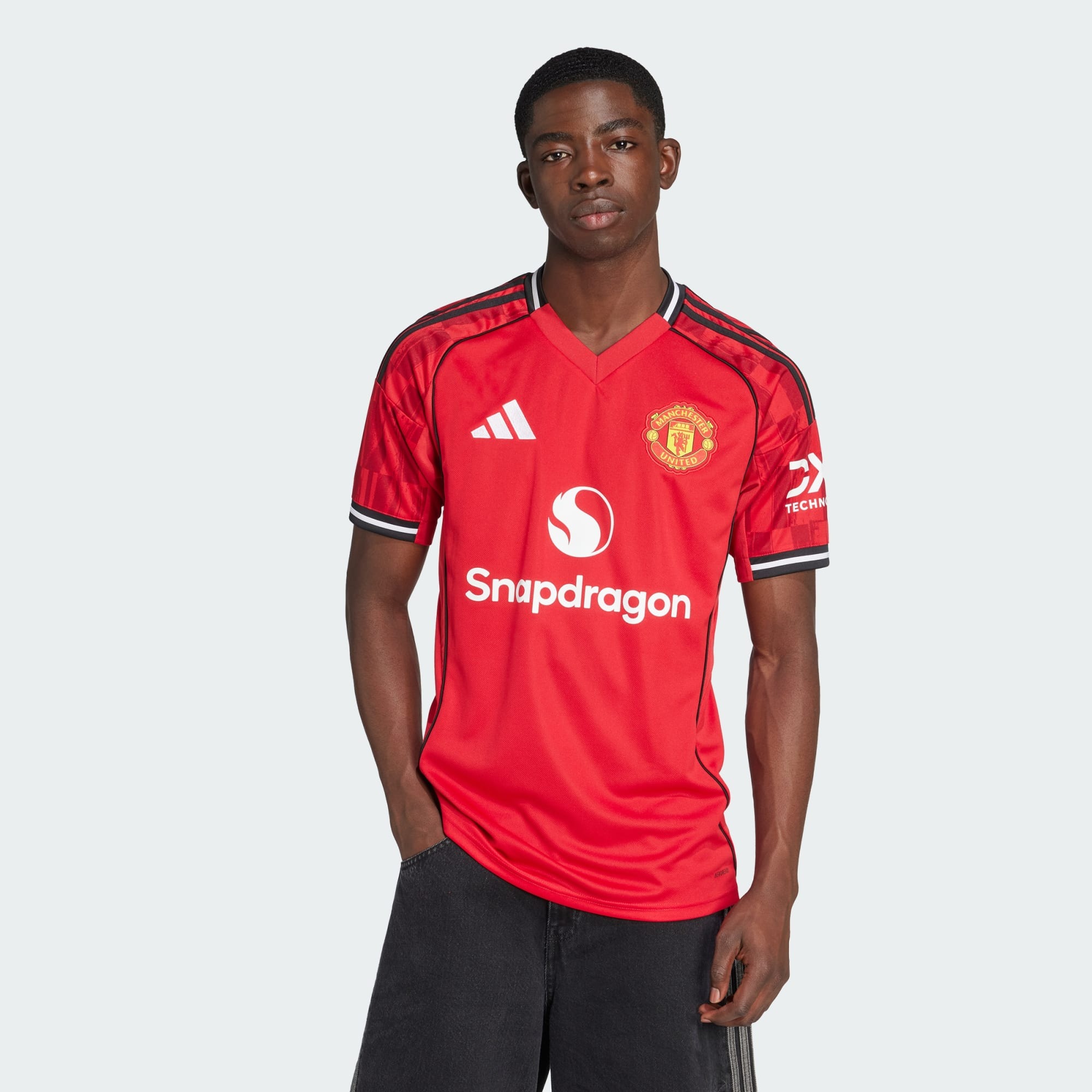 Manchester_United_25-26_Home_Jer.jpg